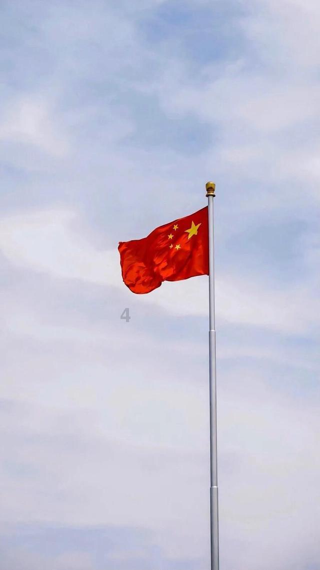 青岛好人丨暖心一幕!车辆侧翻两人被困,过往路人接力救援
